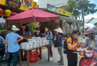 [TỪ THIỆN] Chương trình phát mì từ thiện hàng tuần tại Bếp Trang [ Ngày 20.6.2018]