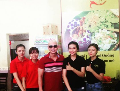 Ca sĩ Phan Đình Tùng