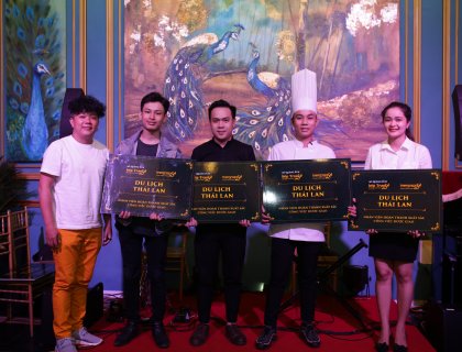 Danh hài Hoàng Mèo trao thưởng du lịch Thái Lan cho nhân viên xuất sắc