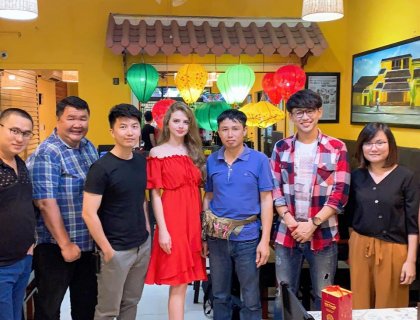 Master chef Kenji Tam, MC Quang Bảo và siêu mẫu Anna Matviichuk