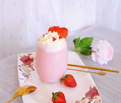 Pink Snow (Sinh tố dâu)